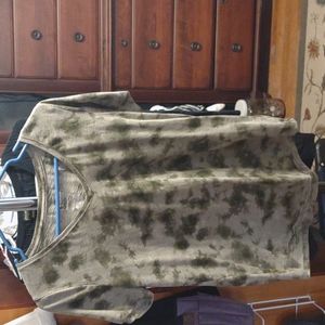 Sonoma Every day tee shirt, Lg, green print.